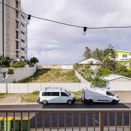 Appartement Chic Beachside Getaway 2Br 2Bath Fully Equipped à Gold Coast Extérieur photo