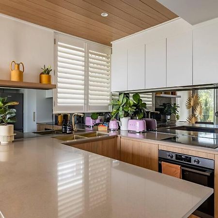 Appartement Chic Beachside Getaway 2Br 2Bath Fully Equipped à Gold Coast Extérieur photo