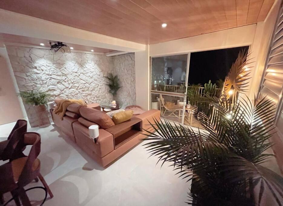 Appartement Chic Beachside Getaway 2Br 2Bath Fully Equipped à Gold Coast Extérieur photo
