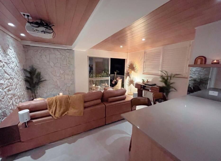 Appartement Chic Beachside Getaway 2Br 2Bath Fully Equipped à Gold Coast Extérieur photo