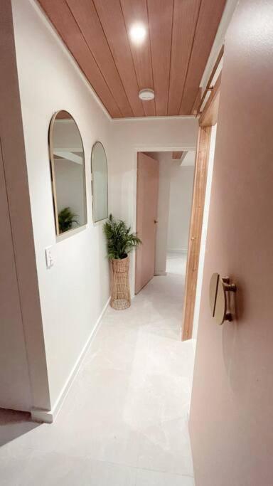 Appartement Chic Beachside Getaway 2Br 2Bath Fully Equipped à Gold Coast Extérieur photo