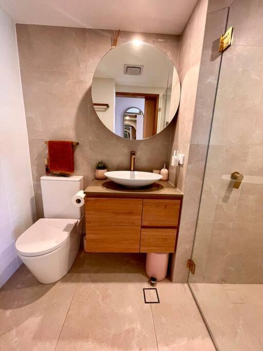 Appartement Chic Beachside Getaway 2Br 2Bath Fully Equipped à Gold Coast Extérieur photo