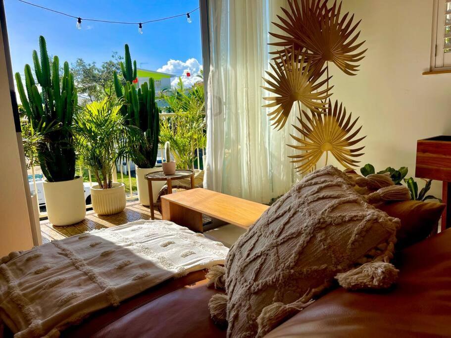 Appartement Chic Beachside Getaway 2Br 2Bath Fully Equipped à Gold Coast Extérieur photo