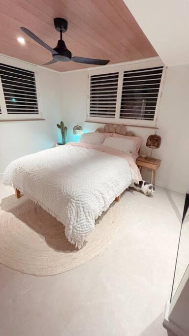 Appartement Chic Beachside Getaway 2Br 2Bath Fully Equipped à Gold Coast Extérieur photo