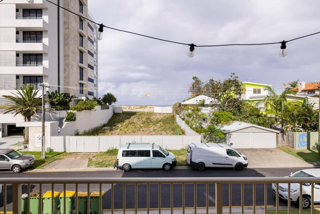 Appartement Chic Beachside Getaway 2Br 2Bath Fully Equipped à Gold Coast Extérieur photo