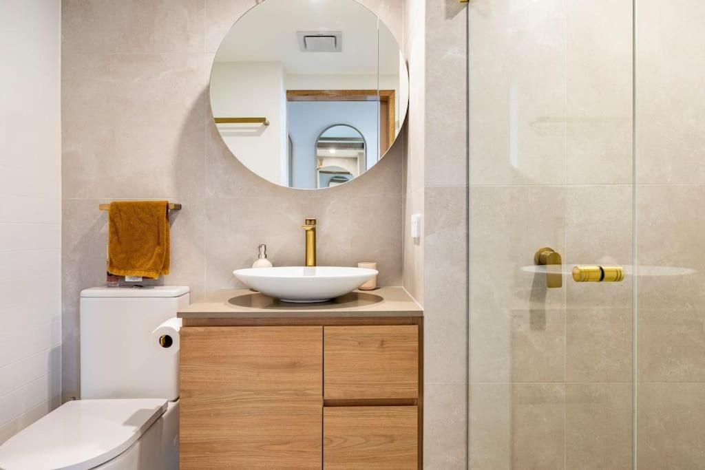 Appartement Chic Beachside Getaway 2Br 2Bath Fully Equipped à Gold Coast Extérieur photo