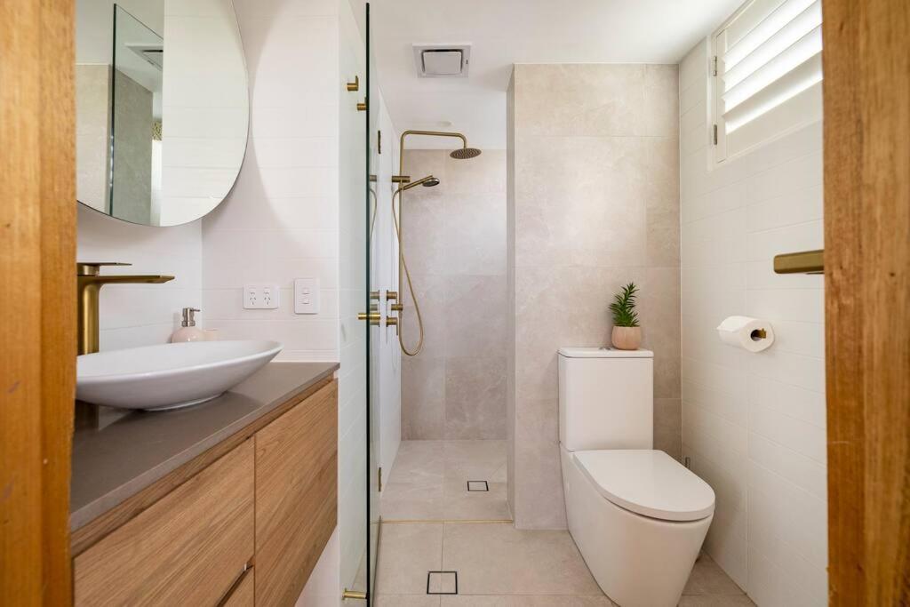 Appartement Chic Beachside Getaway 2Br 2Bath Fully Equipped à Gold Coast Extérieur photo