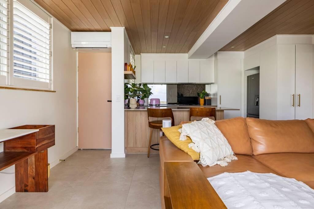 Appartement Chic Beachside Getaway 2Br 2Bath Fully Equipped à Gold Coast Extérieur photo