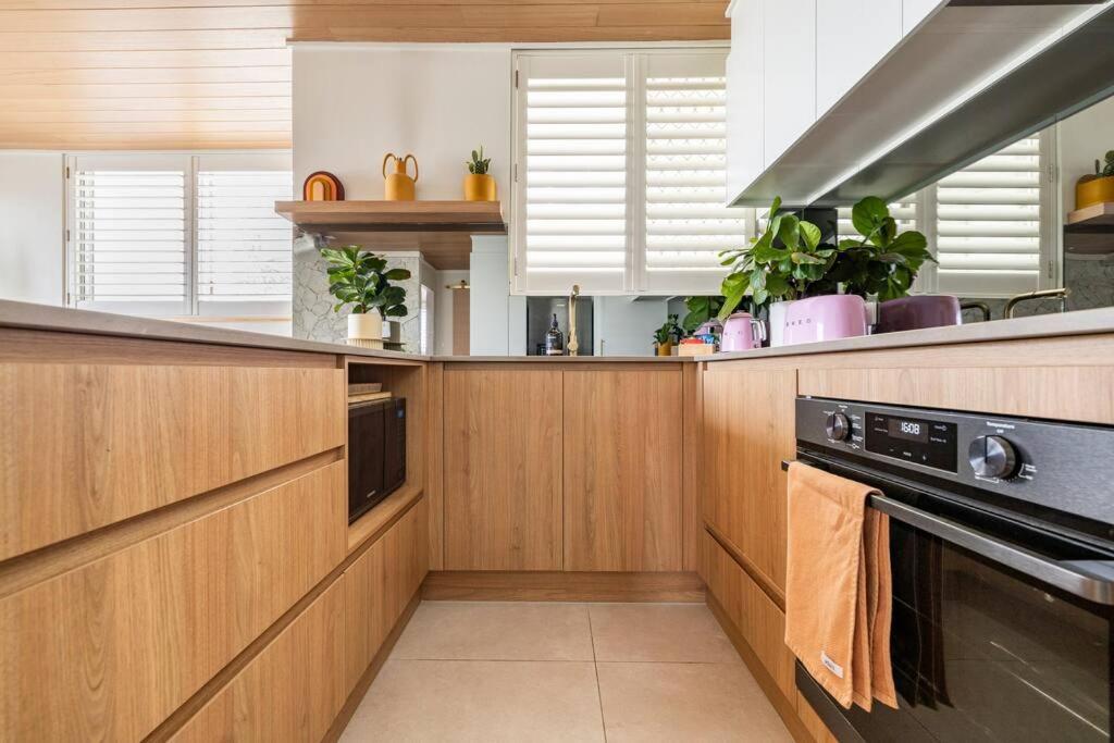 Appartement Chic Beachside Getaway 2Br 2Bath Fully Equipped à Gold Coast Extérieur photo