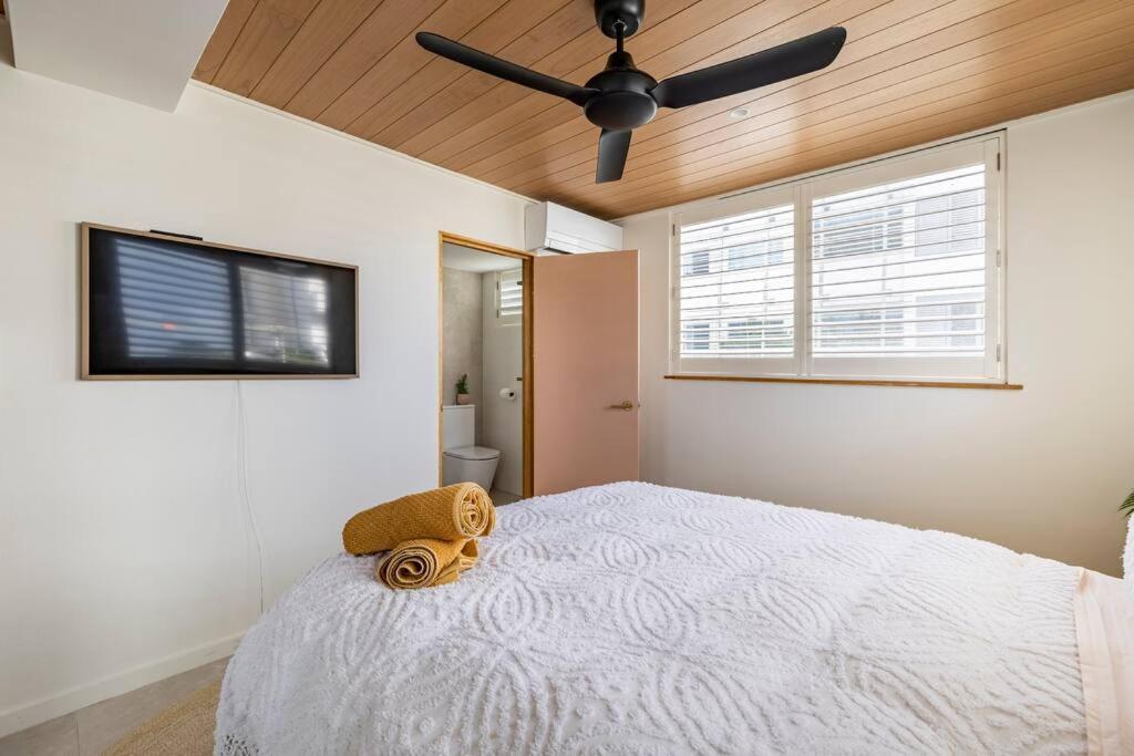 Appartement Chic Beachside Getaway 2Br 2Bath Fully Equipped à Gold Coast Extérieur photo