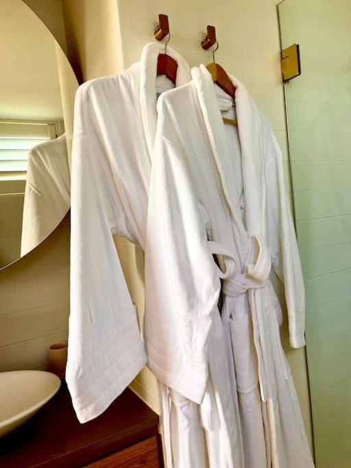 Appartement Chic Beachside Getaway 2Br 2Bath Fully Equipped à Gold Coast Extérieur photo