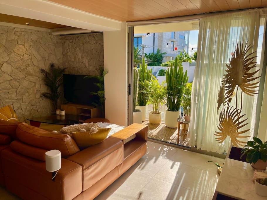 Appartement Chic Beachside Getaway 2Br 2Bath Fully Equipped à Gold Coast Extérieur photo