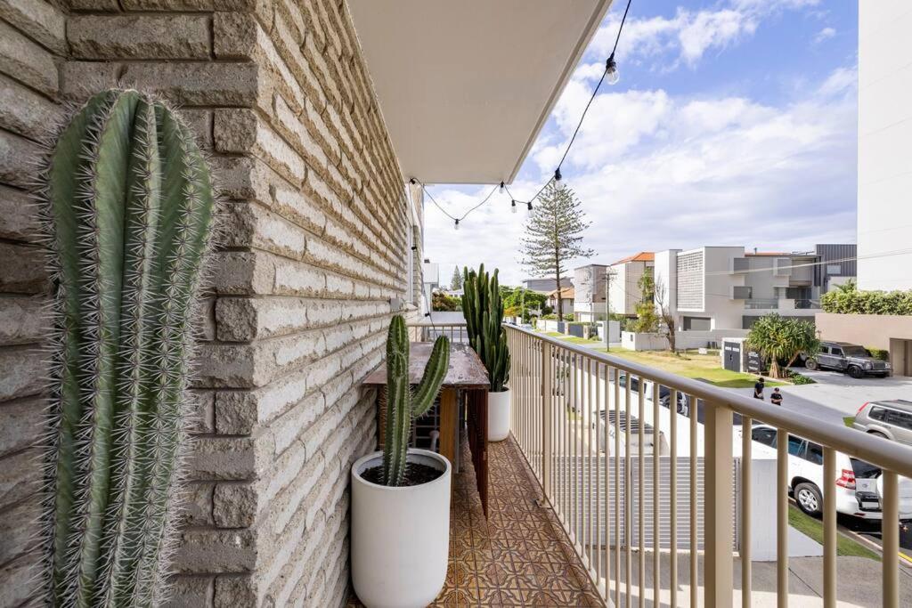 Appartement Chic Beachside Getaway 2Br 2Bath Fully Equipped à Gold Coast Extérieur photo