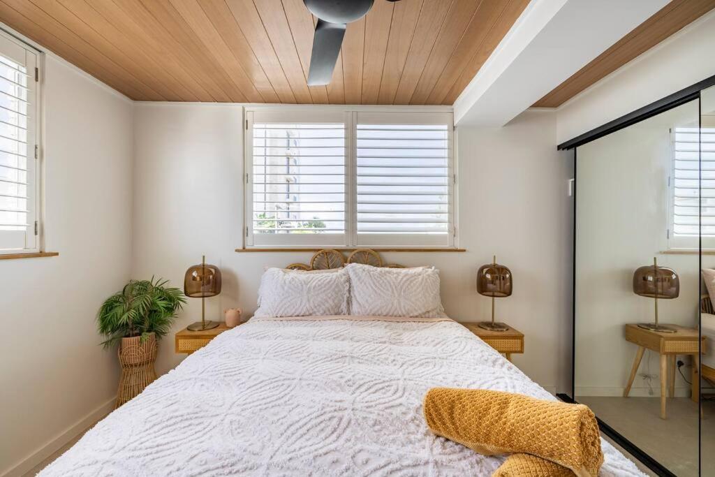 Appartement Chic Beachside Getaway 2Br 2Bath Fully Equipped à Gold Coast Extérieur photo
