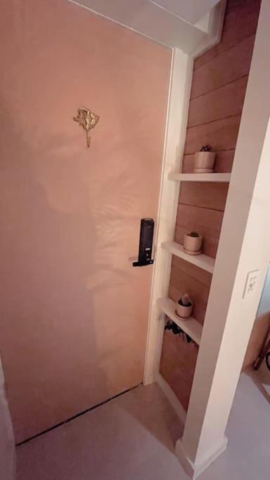 Appartement Chic Beachside Getaway 2Br 2Bath Fully Equipped à Gold Coast Extérieur photo