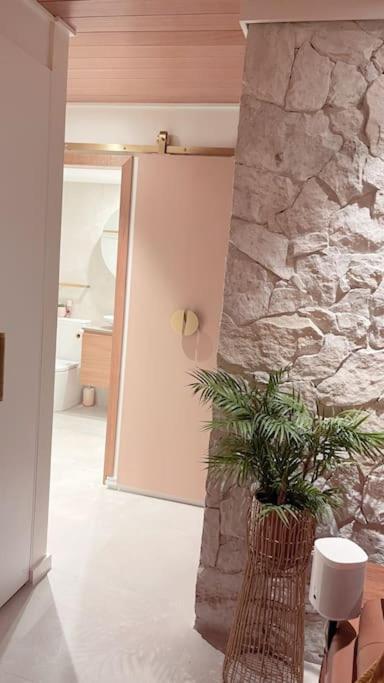 Appartement Chic Beachside Getaway 2Br 2Bath Fully Equipped à Gold Coast Extérieur photo